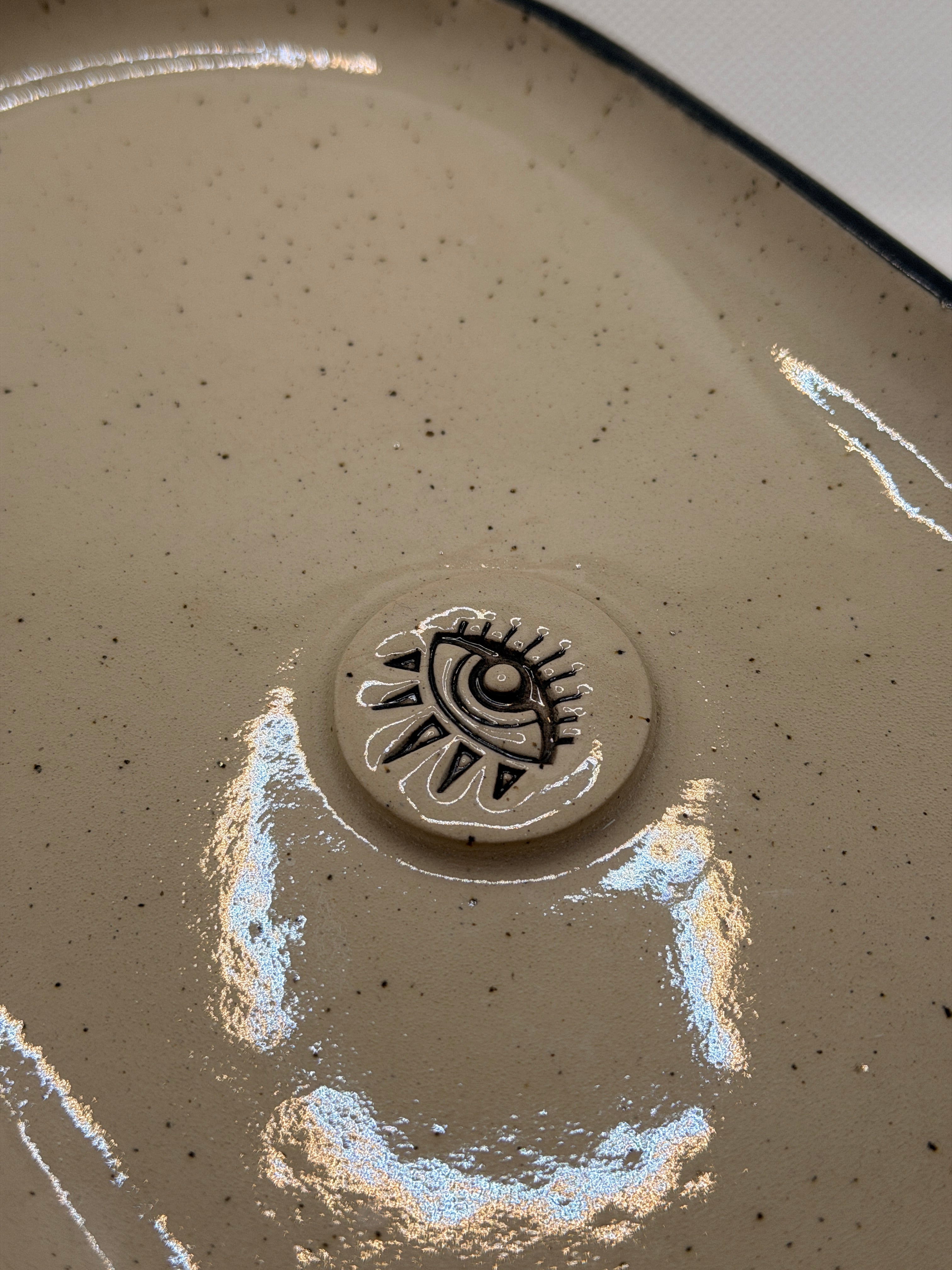 Plat Multifonction « Œil Protecteur »